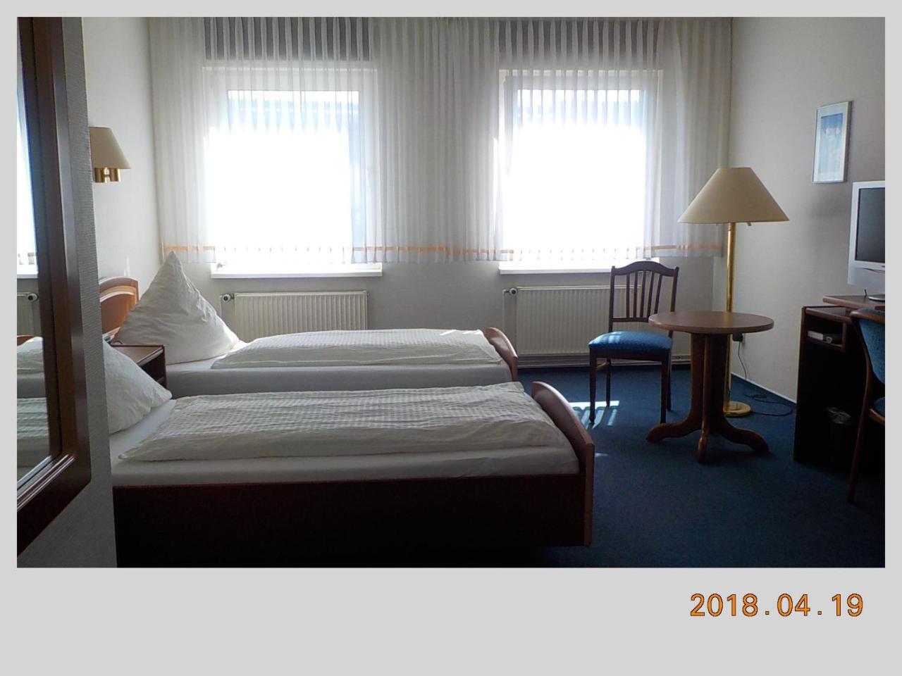 Porsche Hotel Волфсбург Екстериор снимка
